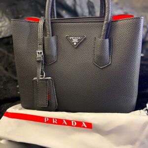 Preowned Prada Leather Tote (FLOOR PRICE)